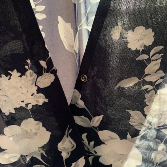 Sheer Blue and White Floral LF Top - Picture 6 of 9